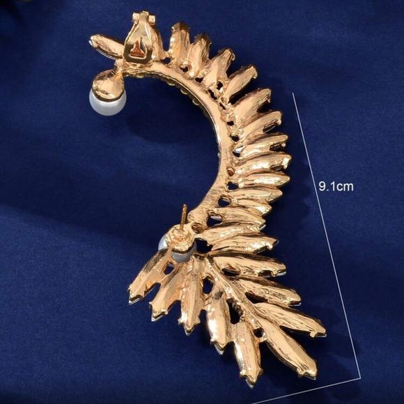 ✨NEW Bridal Elegant gold tone and Pearl Ear Cuff - Picture 4 of 6